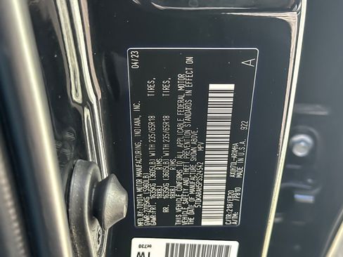 Used 2023 Toyota Highlander XLE FWD image 28