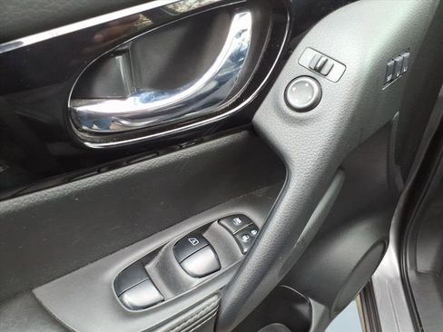 Used 2022 Nissan Rogue Sport SL w/ Premium Package image 12