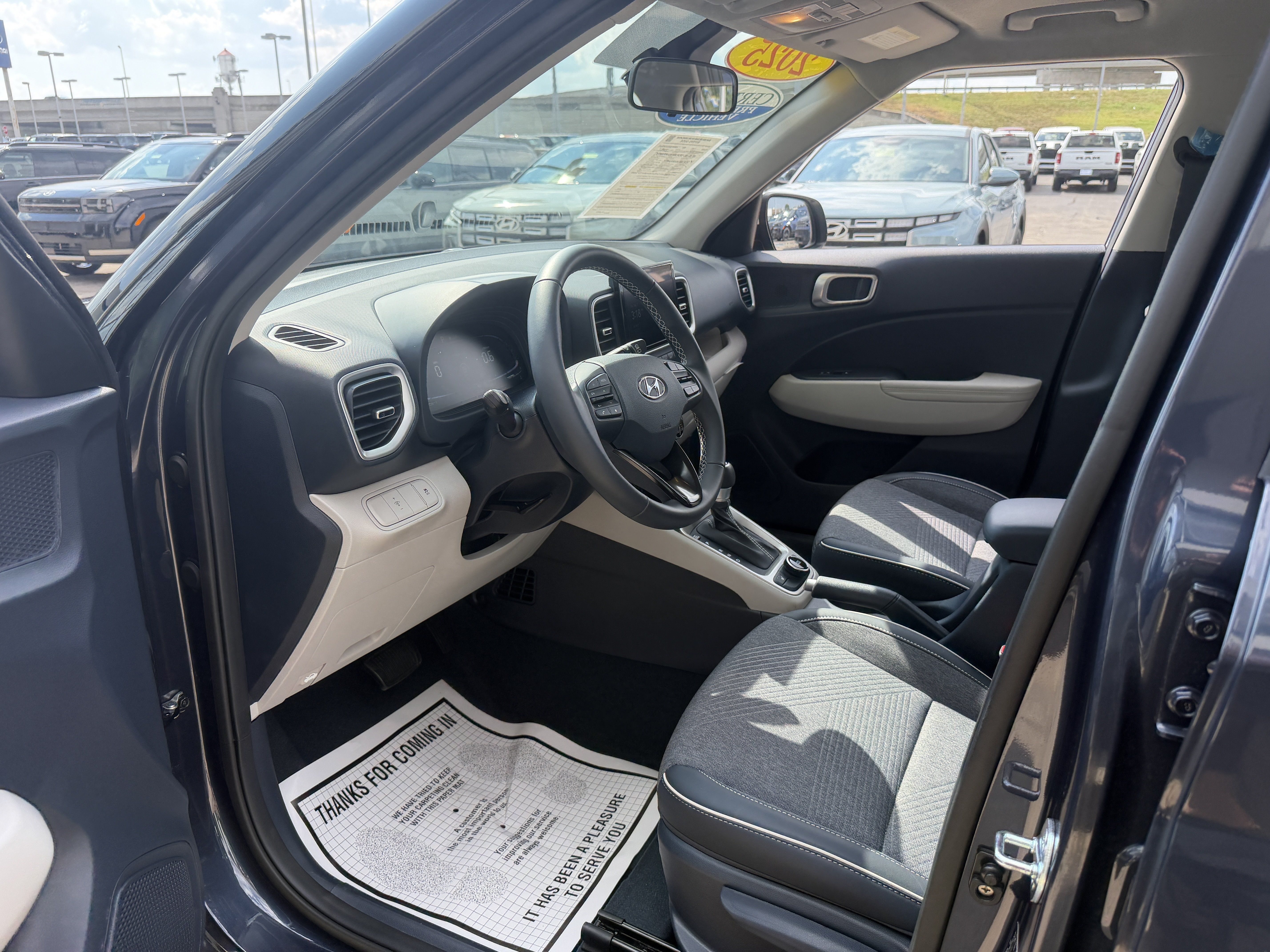 Certified 2025 Hyundai Venue Limited FWD image 27