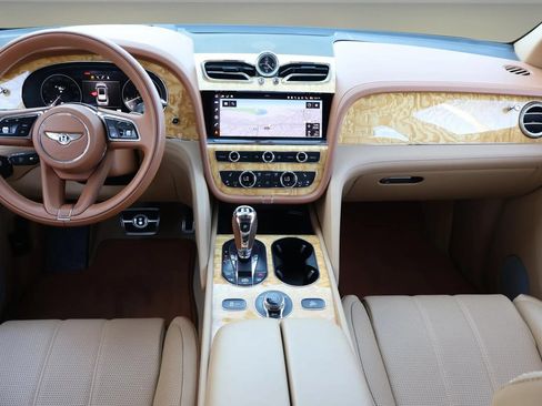 Used 2022 Bentley Bentayga AWD/4WD image 4