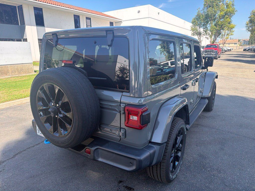 Used 2022 Jeep Wrangler Unlimited Sahara w/ Cold Weather Group AWD/4WD image 5