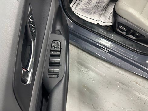 Used 2024 Toyota Prius Limited image 9