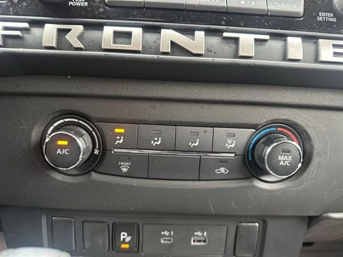 Used 2025 Nissan Frontier SV image 17
