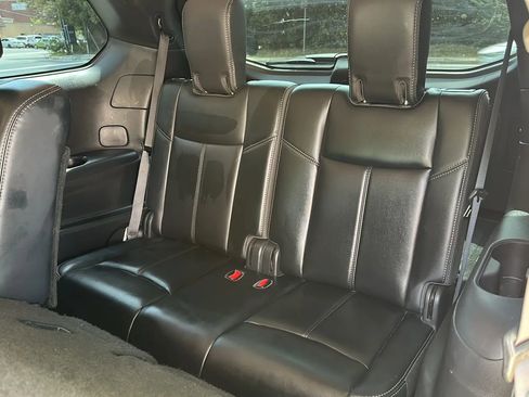 Used 2018 Nissan Pathfinder SL AWD/4WD image 17