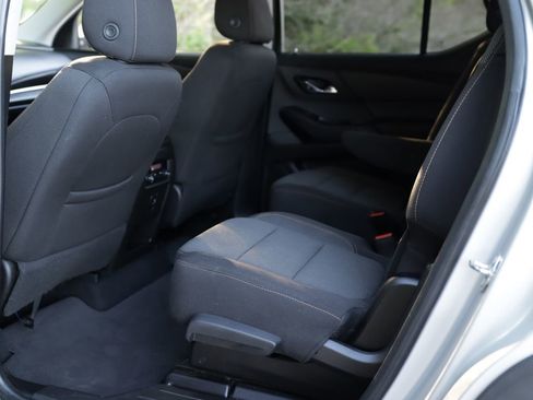 Used 2018 Chevrolet Traverse LT w/ LPO, 'HIT The Road' Package AWD/4WD image 24