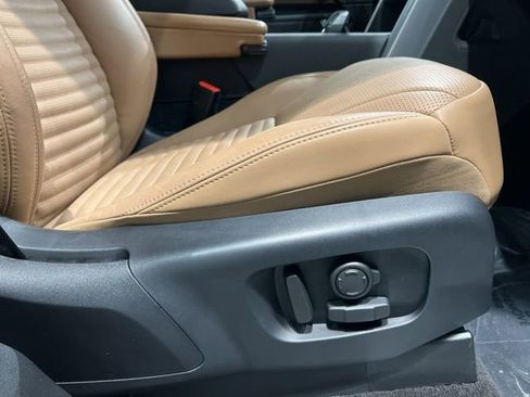 Used 2024 Land Rover Discovery Dynamic SE image 53