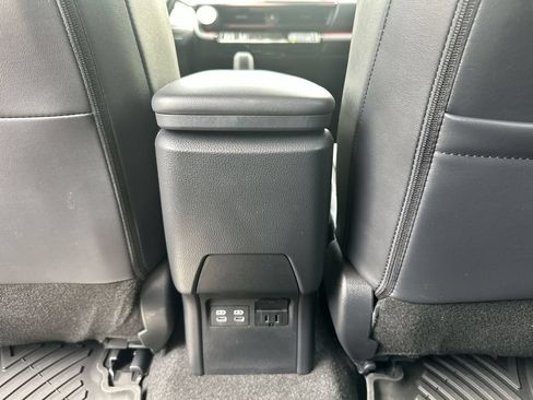 Used 2025 Toyota Prius Plug-In Hybrid FWD image 22