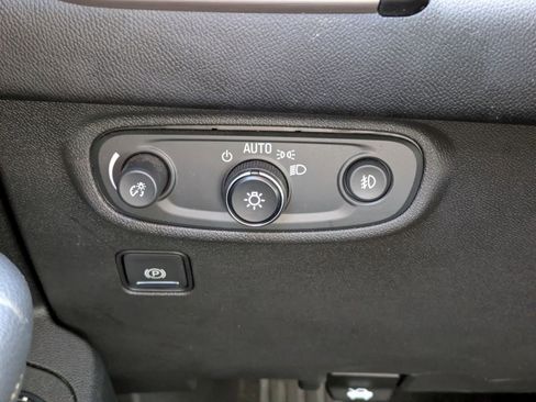 Used 2023 GMC Terrain AT4 image 17