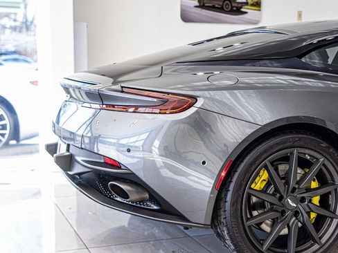 Used 2020 Aston Martin DB11 Coupe image 12
