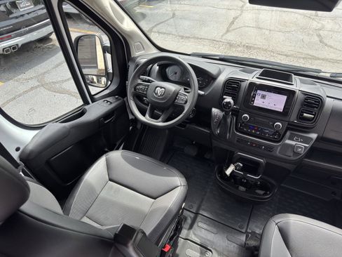 Used 2026 RAM ProMaster 2500 w/ Convenience Group FWD image 17