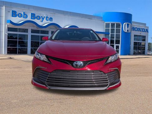 Used 2022 Toyota Camry LE image 8