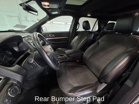 Used 2018 Ford Explorer XLT w/ XLT Appearance Package AWD/4WD image 13
