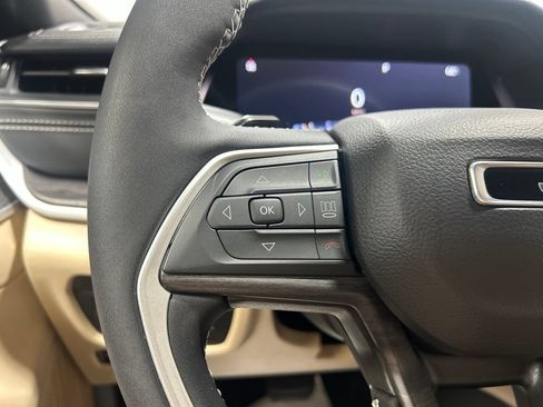 Used 2023 Jeep Grand Cherokee Limited AWD/4WD image 29