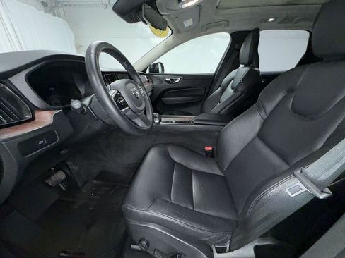 Used 2023 Volvo XC60 B5 Plus w/ Climate Package AWD/4WD image 3