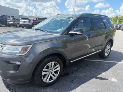 Used 2018 Ford Explorer XLT w/ Equipment Group 202A AWD/4WD image 3
