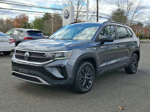 Certified 2022 Volkswagen Taos S image 3