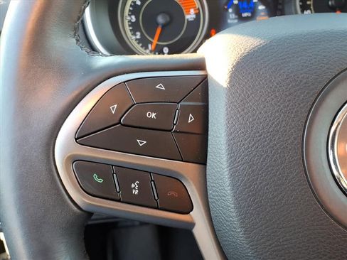 Used 2019 Jeep Cherokee Limited image 20