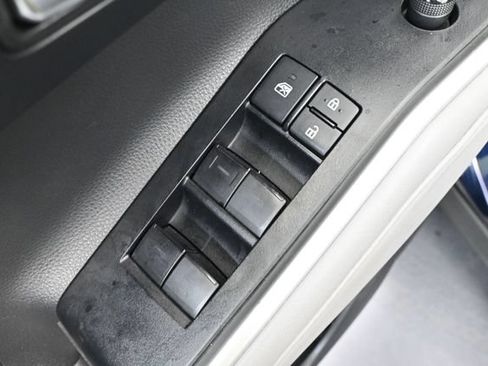 Used 2022 Toyota Highlander XLE AWD/4WD image 19