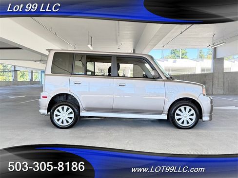 Used 2005 Scion xB FWD image 12