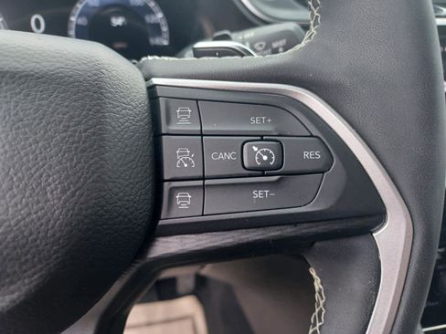 Used 2023 Jeep Grand Cherokee Altitude AWD/4WD image 14