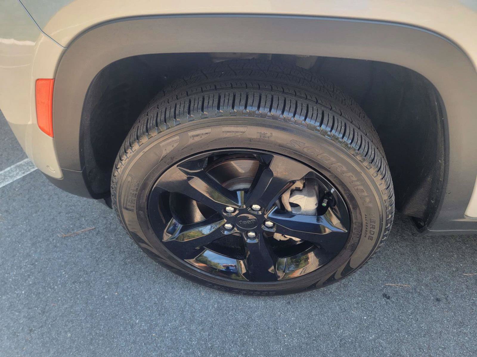 Certified 2025 Jeep Grand Cherokee Limited w/ Luxury Tech Group II RWD image 9