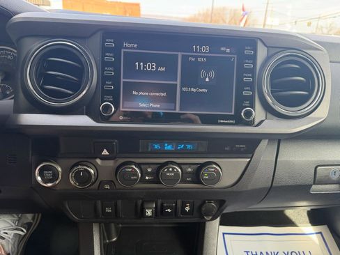 Used 2022 Toyota Tacoma TRD Off-Road image 12