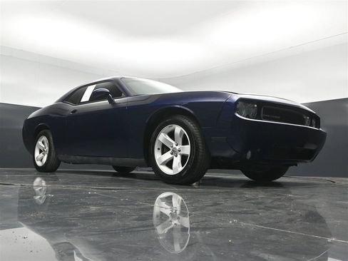 Used 2013 Dodge Challenger SXT RWD image 27