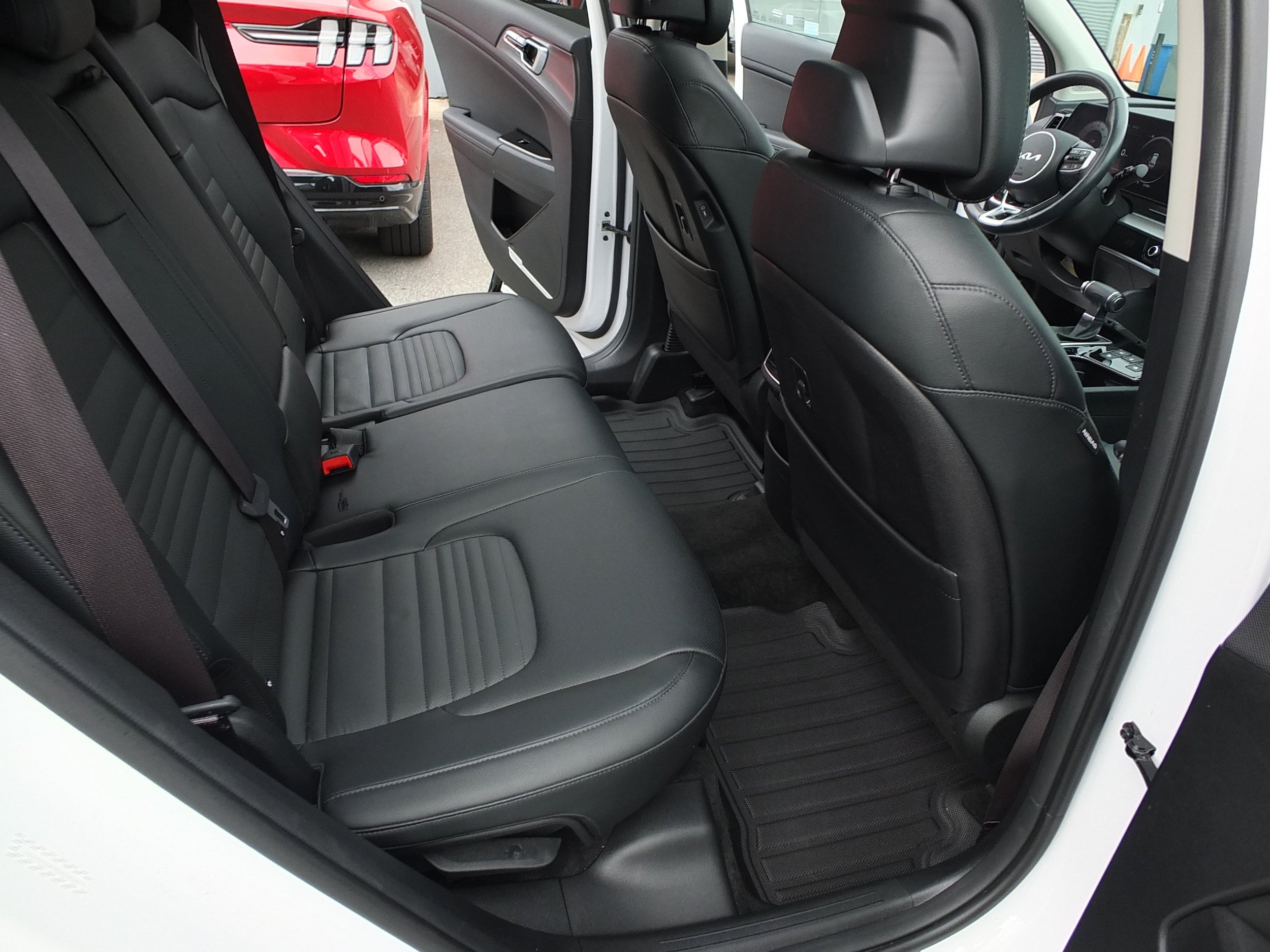 Used 2025 Kia Sportage SX FWD image 14