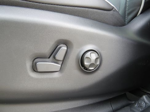 New 2026 Chrysler Pacifica Limited FWD image 19