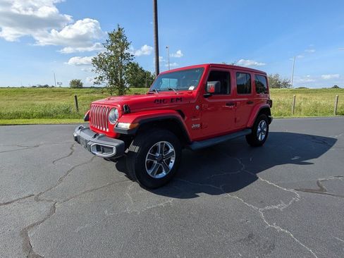 Used 2018 Jeep Wrangler Unlimited Sahara AWD/4WD image 8