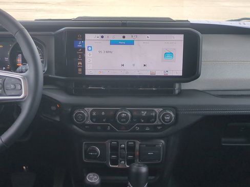 Used 2025 Jeep Wrangler Unlimited Sahara w/ Safety Group image 19