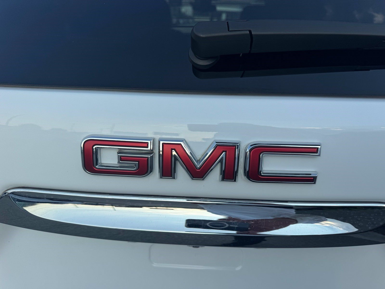 Used 2024 GMC Terrain Denali w/ Denali Premium Package AWD/4WD image 17