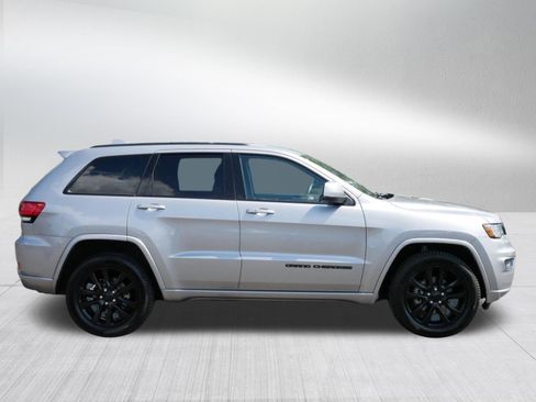 Used 2019 Jeep Grand Cherokee Altitude AWD/4WD image 8