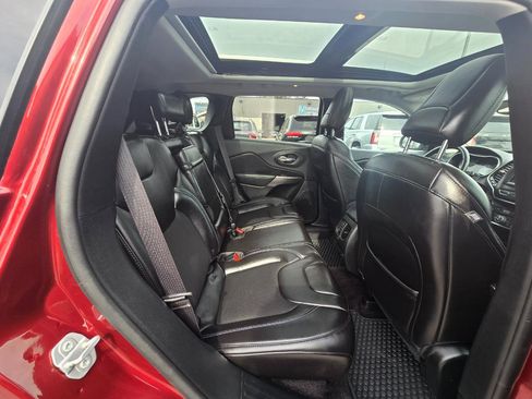 Used 2019 Jeep Cherokee Latitude Plus w/ Comfort/Convenience Group image 15