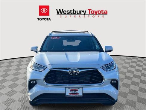 Certified 2025 Toyota Highlander Limited image 3