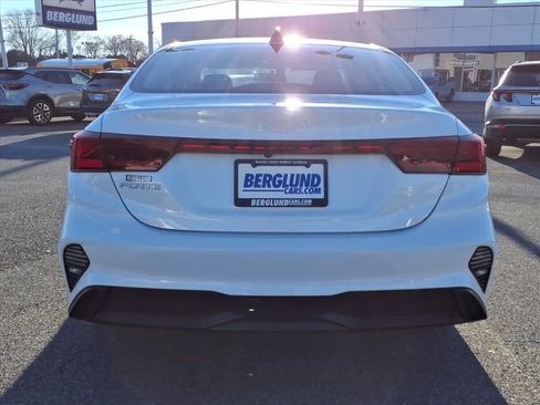 Used 2023 Kia Forte LXS image 5