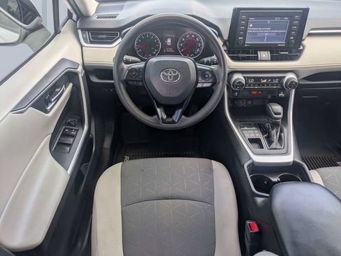 Used 2020 Toyota RAV4 XLE AWD/4WD image 16