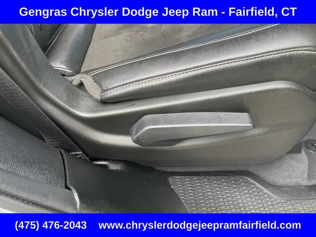 Used 2023 Jeep Grand Cherokee L Altitude AWD/4WD image 28