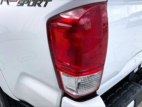 Certified 2017 Toyota Tacoma TRD Sport AWD/4WD image 25