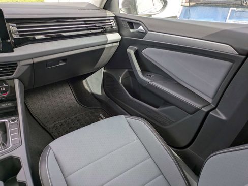 New 2026 Volkswagen Jetta SE FWD image 16