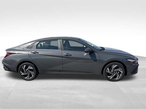 New 2026 Hyundai Elantra Limited FWD image 6