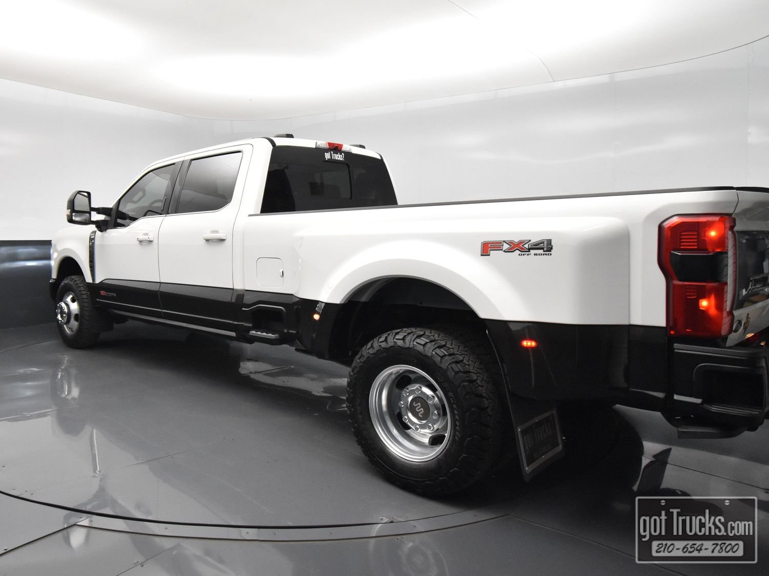 Used 2024 Ford F350 King Ranch w/ FX4 Off-Road Package AWD/4WD image 5