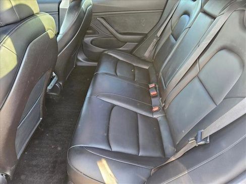 Used 2019 Tesla Model 3 Standard Range Plus image 18