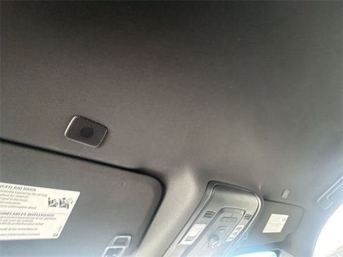 Used 2021 Chevrolet Suburban LT image 19