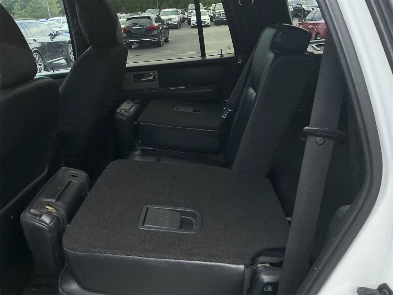 Used 2016 Ford Expedition XLT RWD image 10
