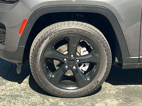 Used 2023 Jeep Grand Cherokee Altitude AWD/4WD image 8