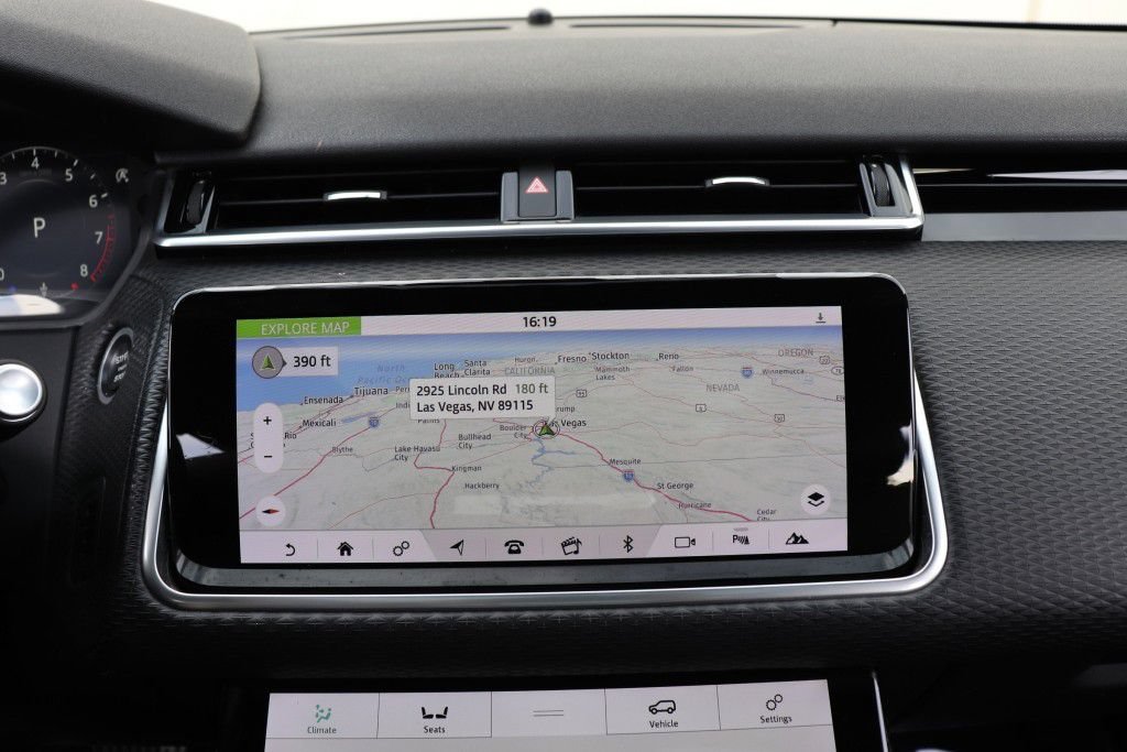 Used 2018 Land Rover Range Rover Velar R-Dynamic SE AWD/4WD image 46