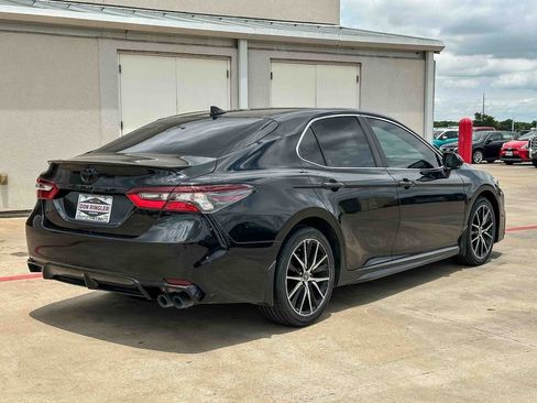 Used 2023 Toyota Camry SE FWD image 3