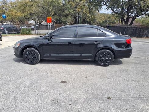 Used 2013 Volkswagen Jetta SE FWD image 4