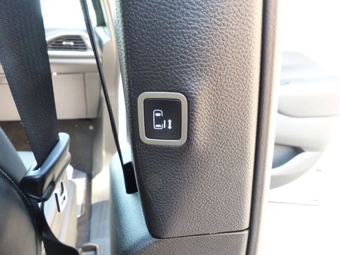 Used 2026 Chrysler Pacifica Select FWD image 53